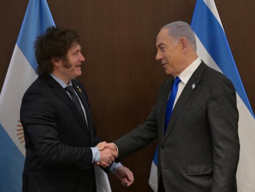 Milei greets Netanyahu (Amos Ben-Gershom GPO)