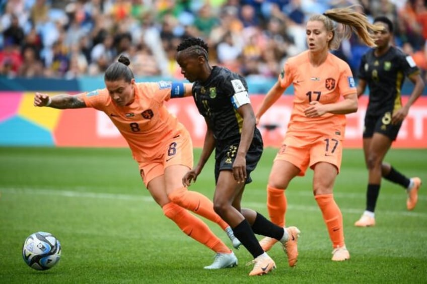 netherlands tame south africa to set up spain world cup clash