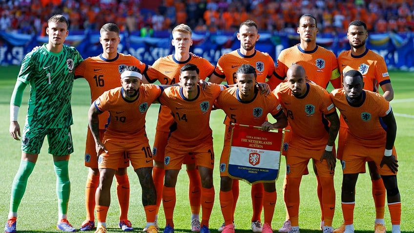 Netherlands team poses for picture