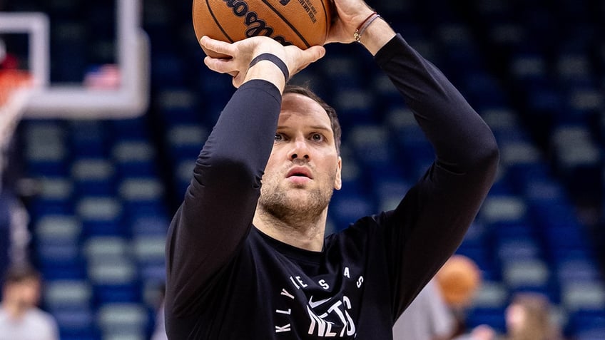 Bojan Bogdanovic shoots