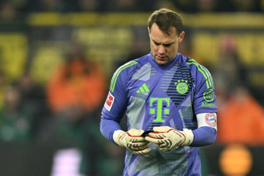 Bayern Munich goalkeeper Manuel Neuer will return from a broken rib against Borussia Moenc