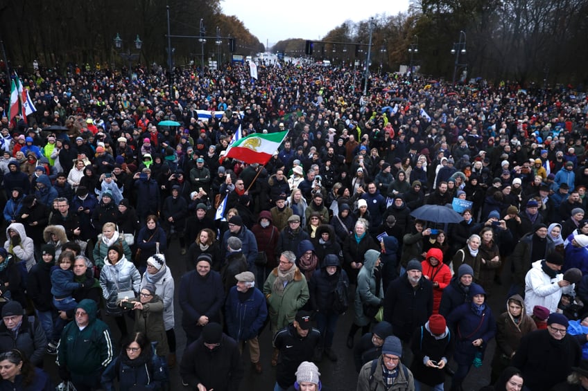 10 December 2023, Berlin: Participants in a demonstration protest against anti-Semitism under the slogan "Germany stands up - Never again is now!". Several initiatives and celebrities support the demonstration Photo: Carsten Koall/dpa (Photo by Carsten Koall/picture alliance via Getty Images)