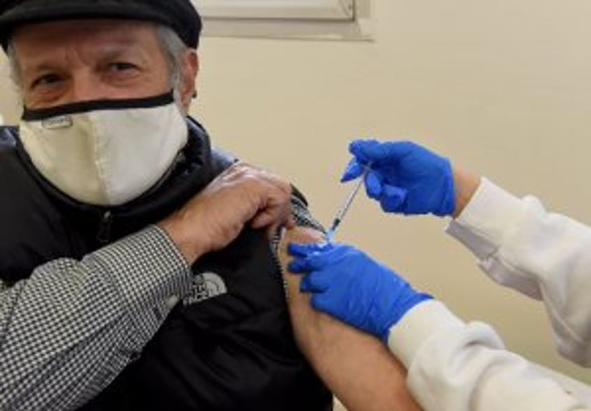New blood test for Alzheimer's approved by FDA