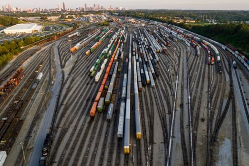 new federal rule may help boost competition for railroad shipments at companies with few options