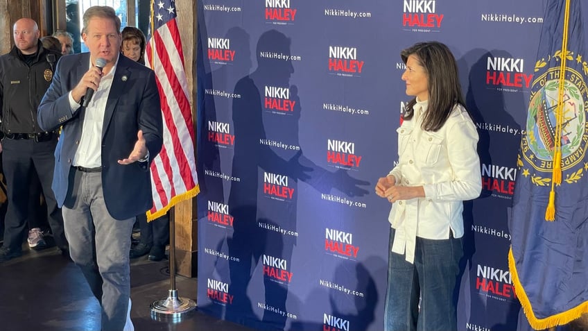 Sununu introduces Haley at New Hampshire town hall