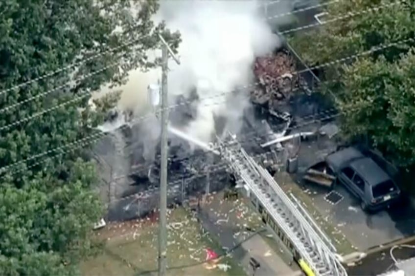 new jersey house explosion leaves 3 dead 1 missing 2 children injured