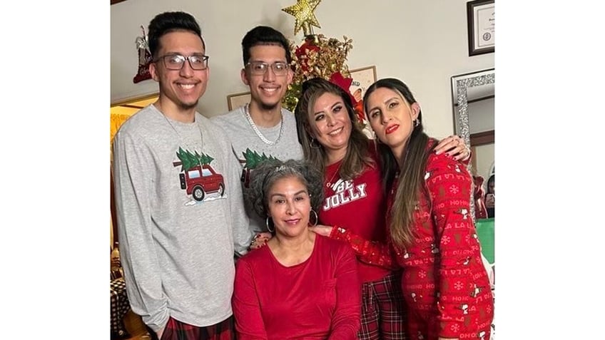 delcid family at christmas