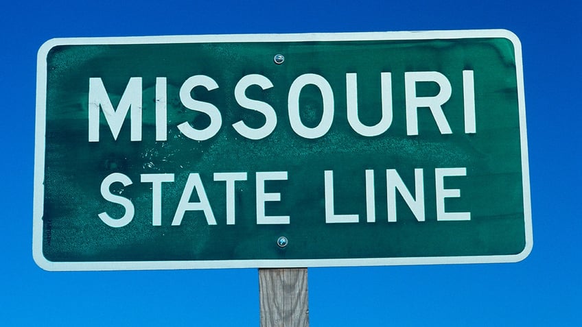 Missouri State Lines sign