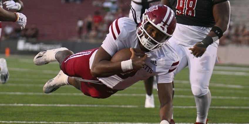 new mexico states diego pavia tries to make play with helmet twisted around