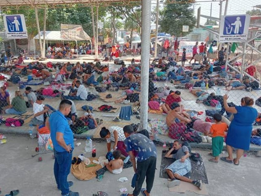 new migrant caravan leaves southern mexico headed north