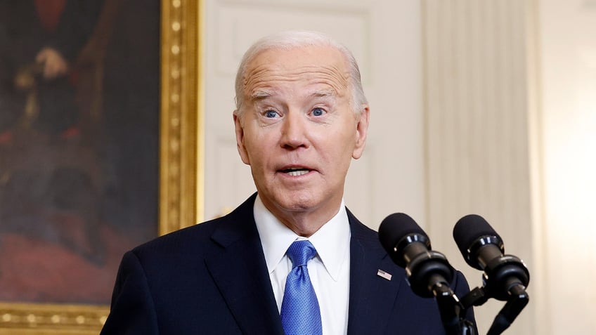 new poll reveals the top 2 issues affecting voter confidence in biden