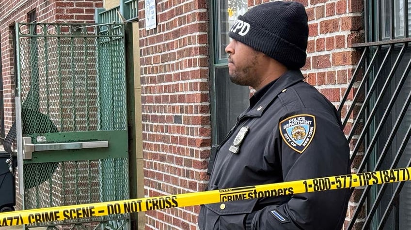 new york couple 5 year old son found stabbed to death in apartment officials