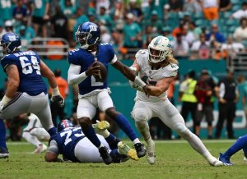 New York Jets to sign quarterback Tyrod Taylor, guard John Simpson