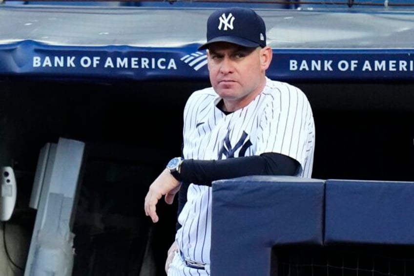 new york mets hiring yankees bench coach carlos mendoza as manager ap source says