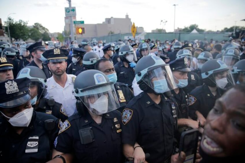 new york police agree to reform protest tactics in settlement over 2020 response