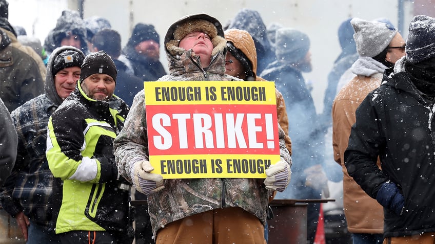 Striking prison guards