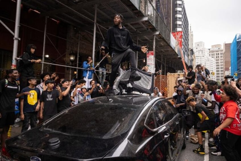 new york riot erupts as influencer touts game console giveaway