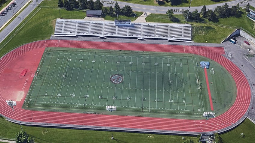 new york security guard shot at high school football game police