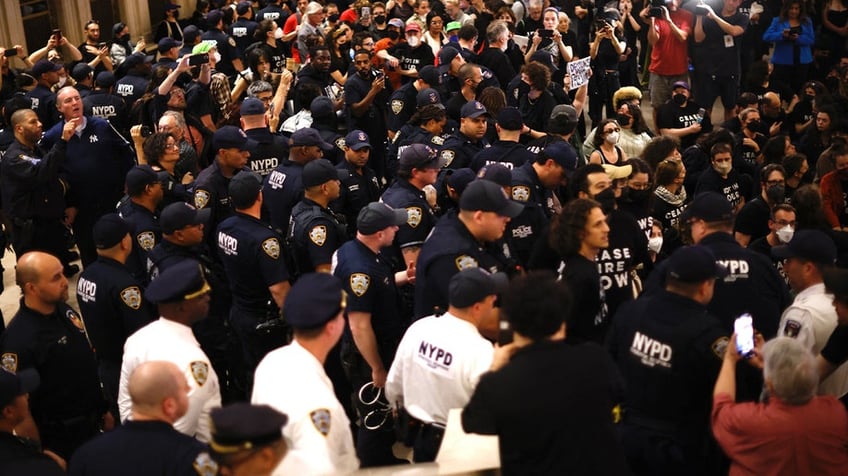 new yorks grand central terminal closes temporarily due to ceasefire rally