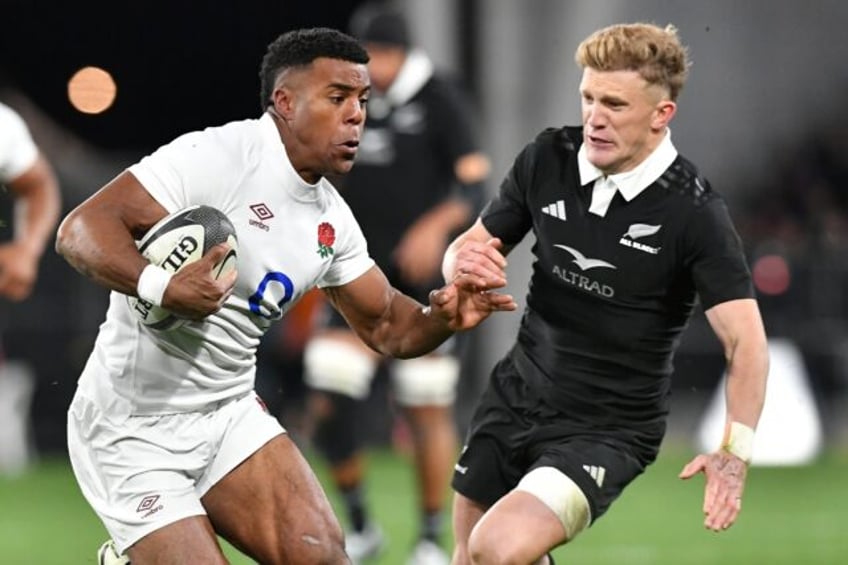 England's Immanuel Feyi-Waboso runs as New Zealand's Damian McKenzie attempts to tackle