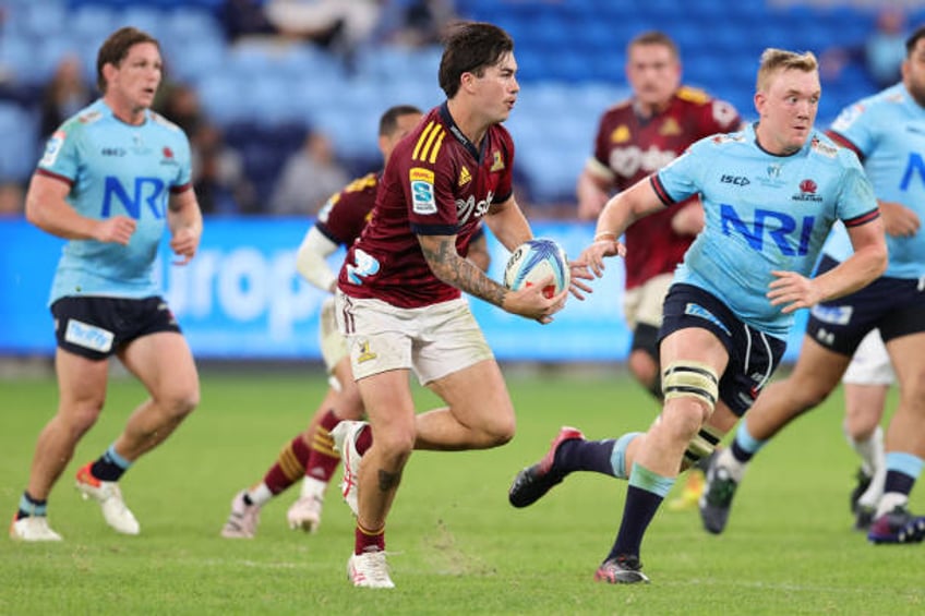 Connor Garden-Bachop of Highlanders runs the ball during the Super Rugby Pacific match between the NSW Waratahs and the Highlanders at Allianz...