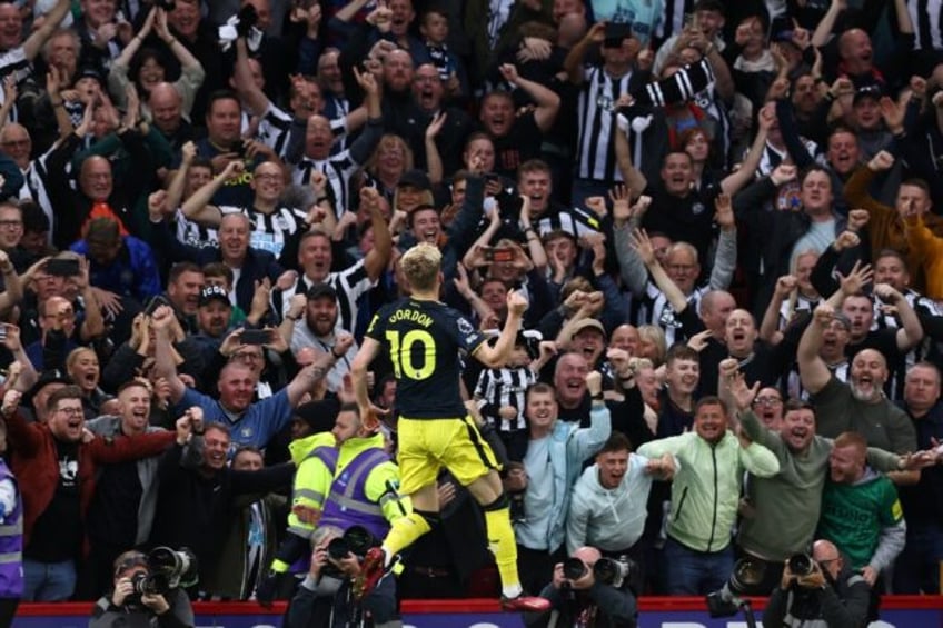 newcastle thrash sheffield united 8 0 in premier league