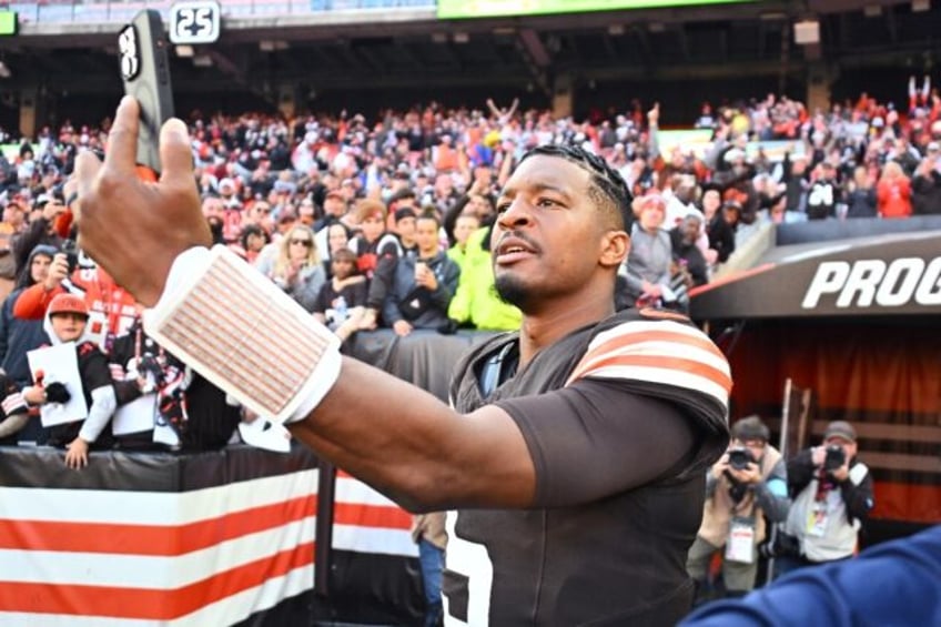 Cleveland quarterback Jameis Winston celebrates after the Browns upset Baltimore 29-24 in