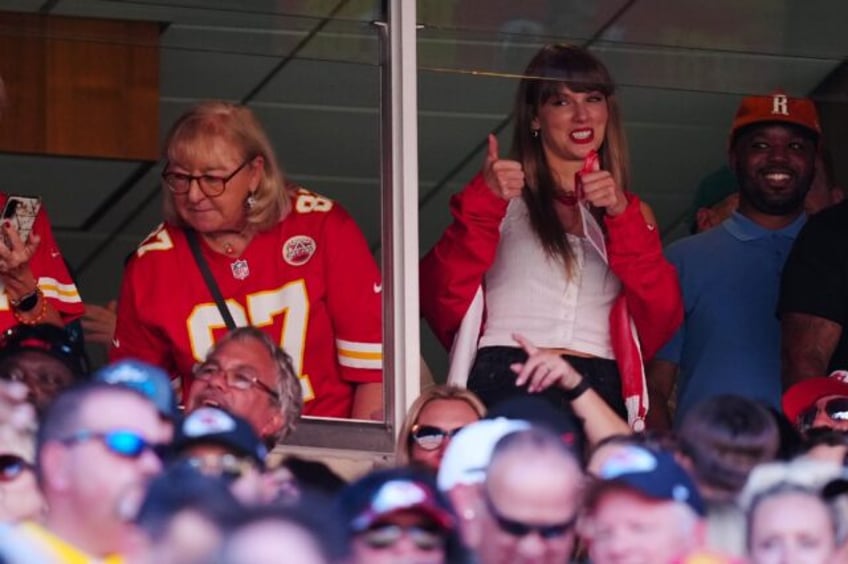 nfl chiefs kelce delivers shout out to awesome swift