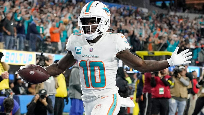 nfl decides not to punish dolphins tyreek hill for june marina incident