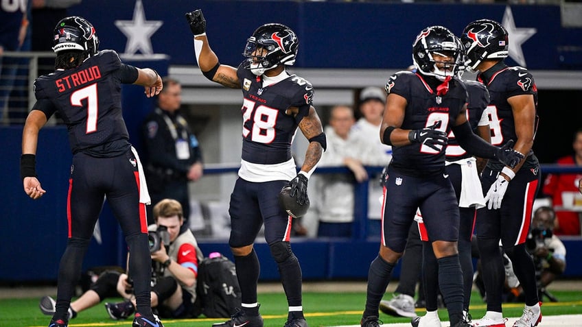 Joe Mixon celebrates