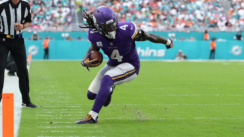 nfl free agent dalvin cook offered ex girlfriend 1 million to clear him of abuse allegations report