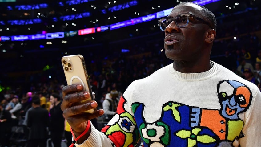 Shannon Sharpe at Lakers game