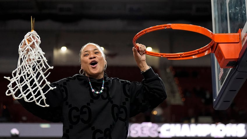 Dawn Staley cuts down the nets