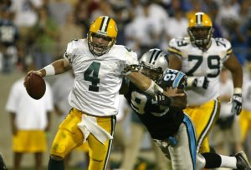 NFL Hall of Fame quarterback Brett Favre reveals Parkinson's diagnosis