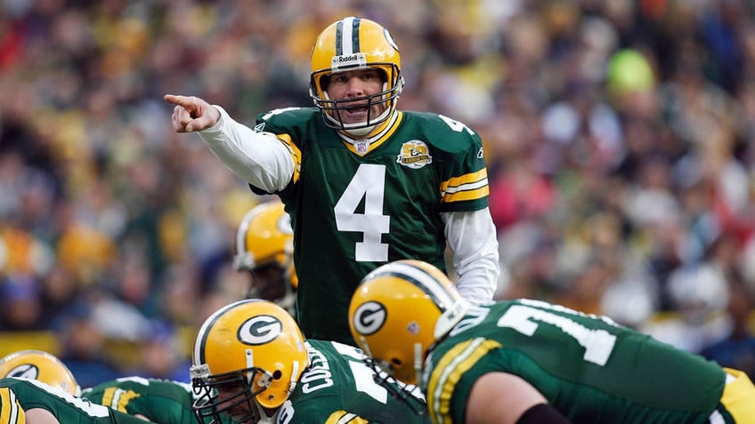 Brett Favre calls plays