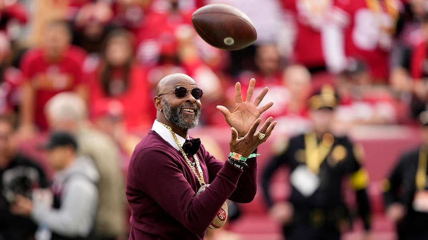 nfl legend jerry rice predicts exceptional season for 49ers believes emergency qb rule will help team