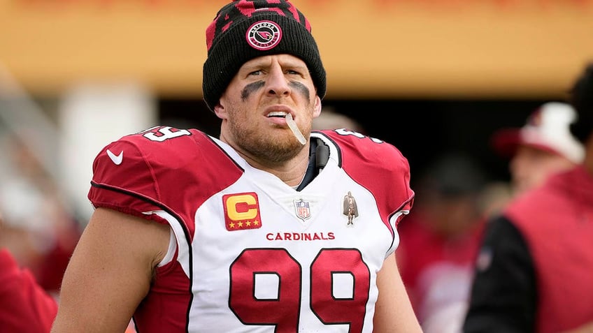 nfl legend jj watt sends strong message to media who criticize rookies early struggles