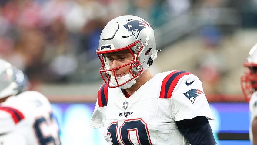 nfl legend joe theismann breaks down patriots jets quarterback woes you keep hoping and waiting