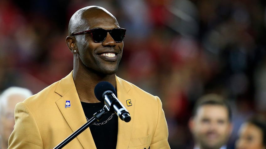 nfl legend terrell owens details his transition from self doubting high school player to an all time great