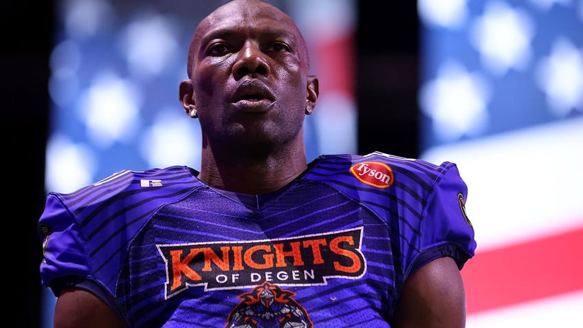 nfl legend terrell owens hit by car after basketball game in california police say