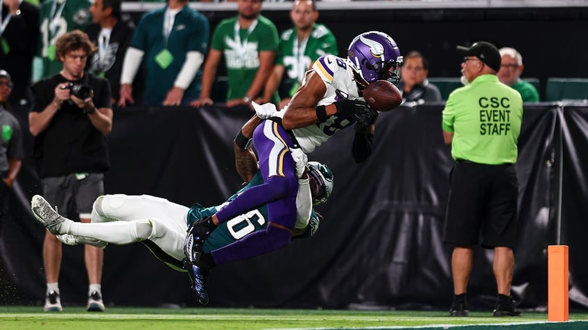 Justin Jefferson fumbles near end zone