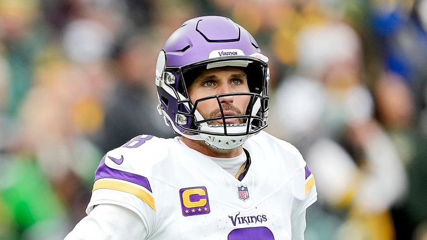 Kirk Cousins looks out on field