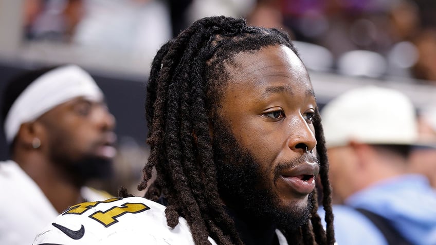 nfl official suffers gruesome leg injury after saints alvin kamara gets pushed out of bounds