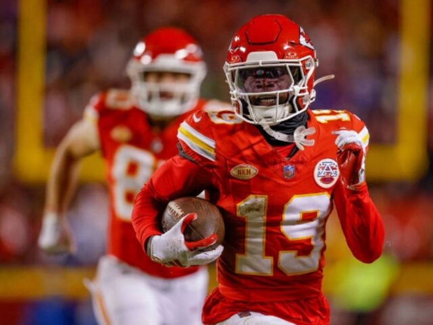 KANSAS CITY, MISSOURI - DECEMBER 10: Kadarius Toney #19 of the Kansas City Chiefs runs for