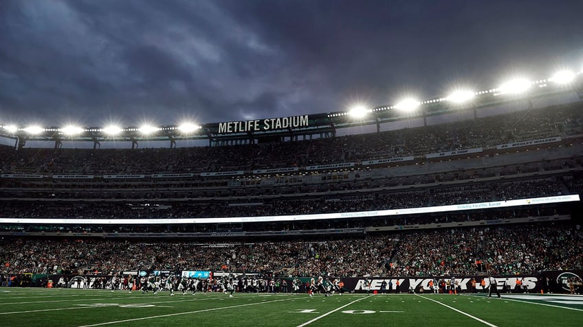 nfl players roast metlife stadium as worst venue in the league everything about that place is horrible