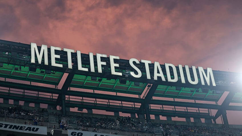 nfl players roast metlife stadium as worst venue in the league everything about that place is horrible