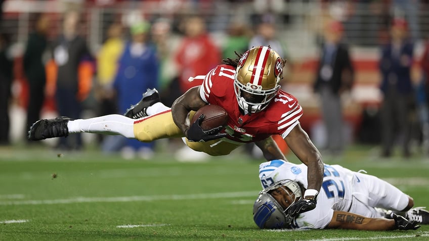 Brandon Aiyuk makes a catch