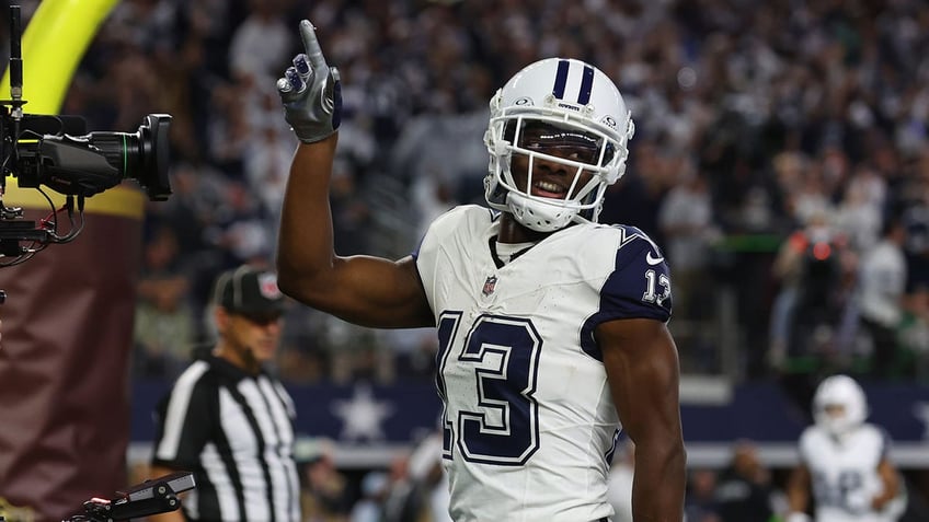 Michael Gallup catches a TD pass