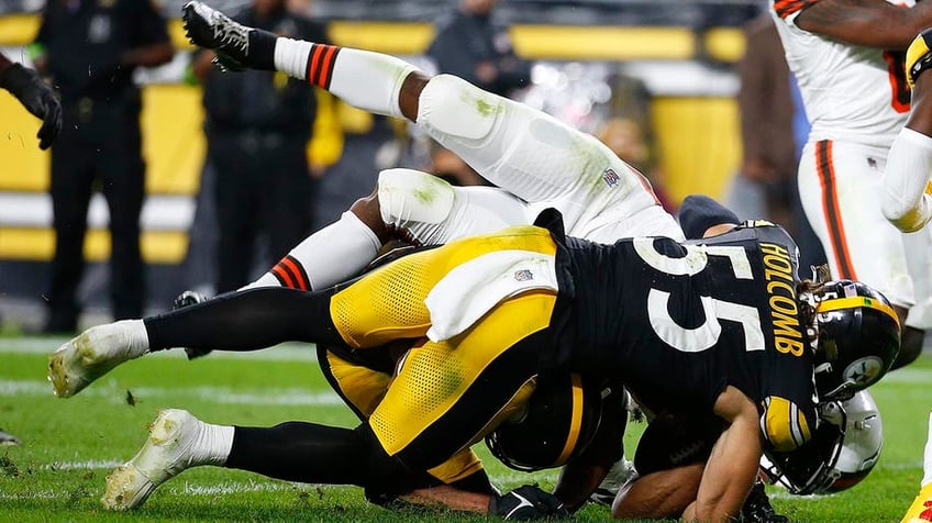 nfl week 2 review in photos nick chubbs gruesome injury chris olaves big catch and more