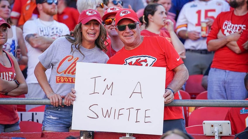 nfl week 3 review in photos taylor swift watches the chiefs 49ers big day and more